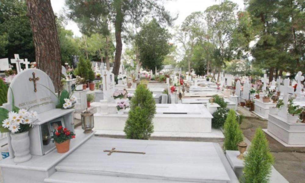 Ηράκλειο: Αστυνομικοί εμπόδισαν άνδρα να βάλει τέλος στη ζωή του μέσα σε νεκροταφείο
